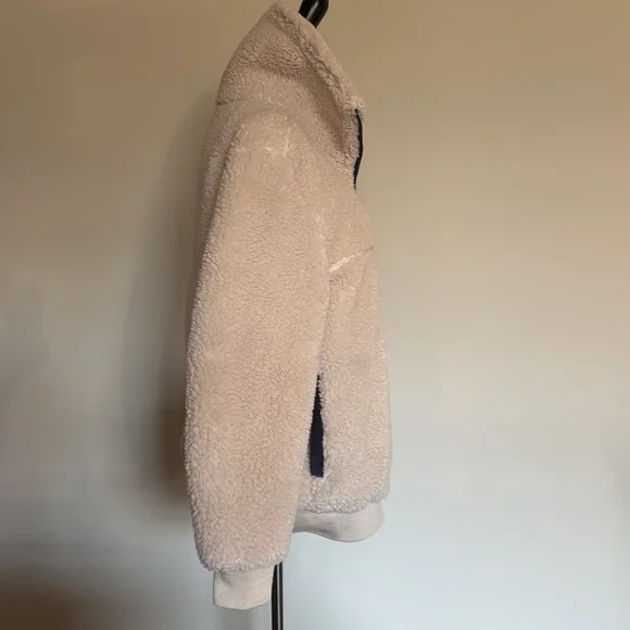 Aritzia Wilfred Free XS Teddy Sherpa Jacket Cream and Navy Blue